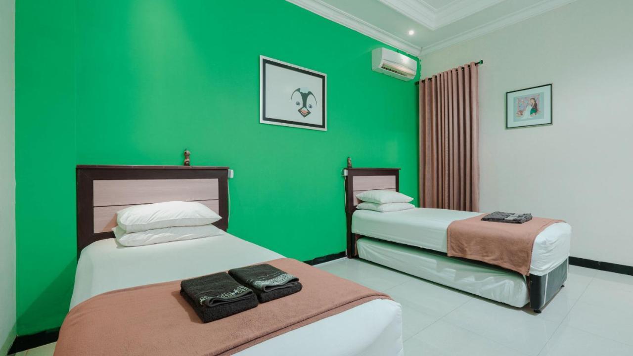 Cabin Hotel Sutomo Yogyakarta Exterior foto