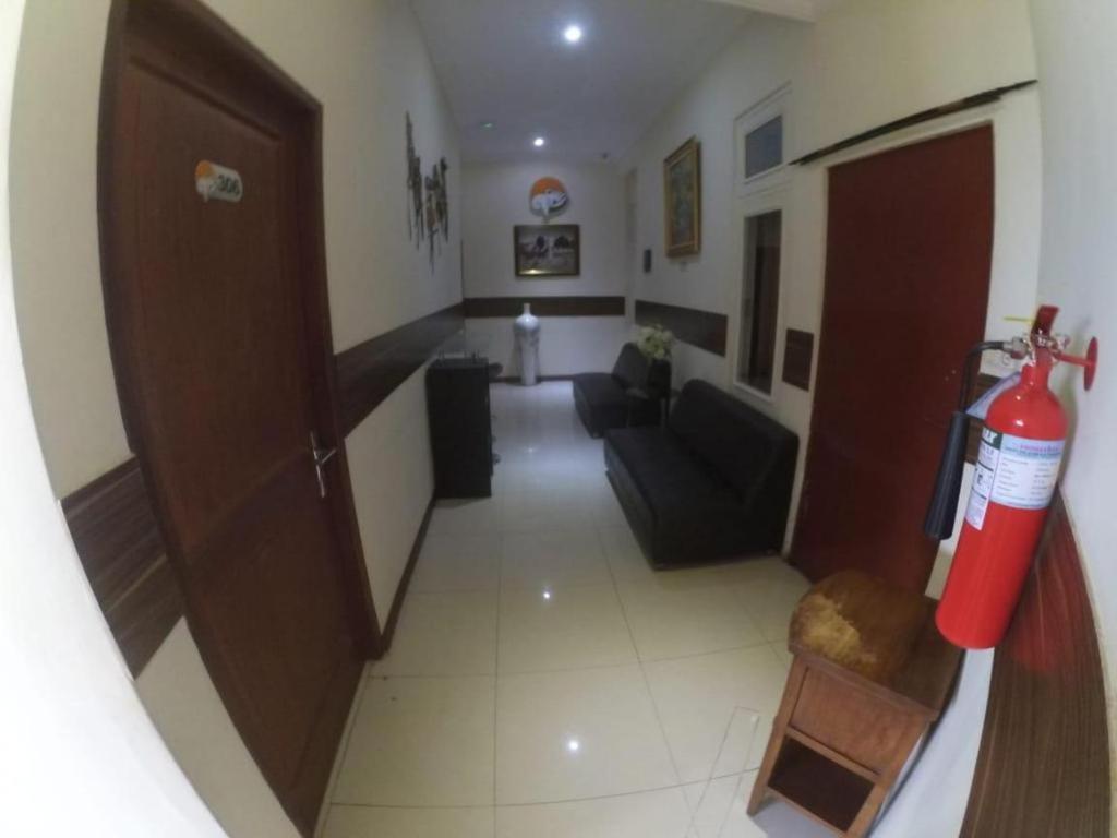 Cabin Hotel Sutomo Yogyakarta Exterior foto