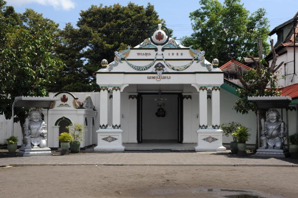 Cabin Hotel Sutomo Yogyakarta Exterior foto